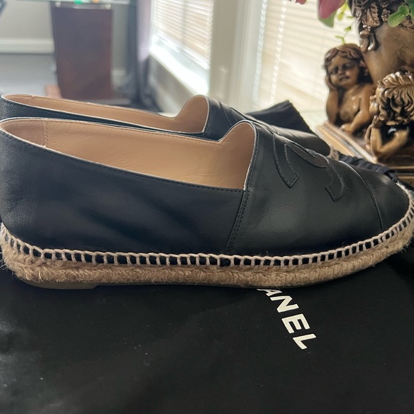 Chanel espadrilles lamb skin , only worn 2 times. Come with box, bag. - Picture 4 of 4